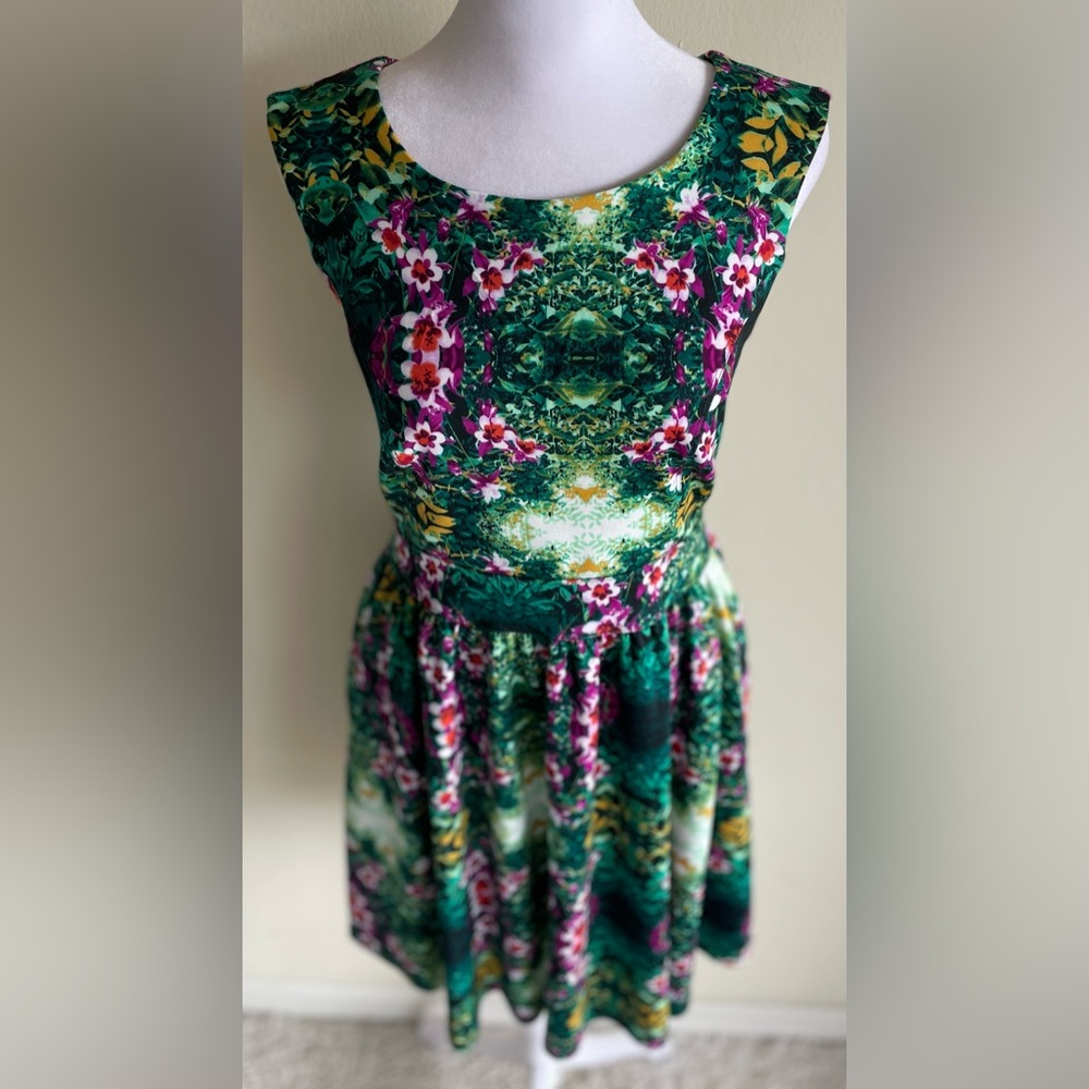 CYNTHIA ROWLEY SLEEVELESS FLORAL PRINT FIT N FLARE DRESS, GREEN, SZ 6 - Picture 7 of 12